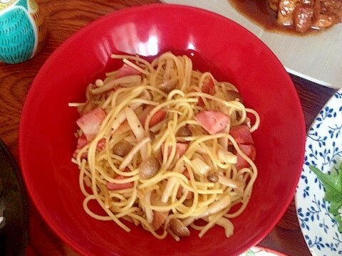 ベーコンとしめじのペペロンチーノ